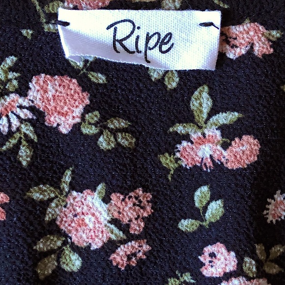 NWOT “Ripe” Floral Tie Front V-Neck Blouse - Picture 4 of 13